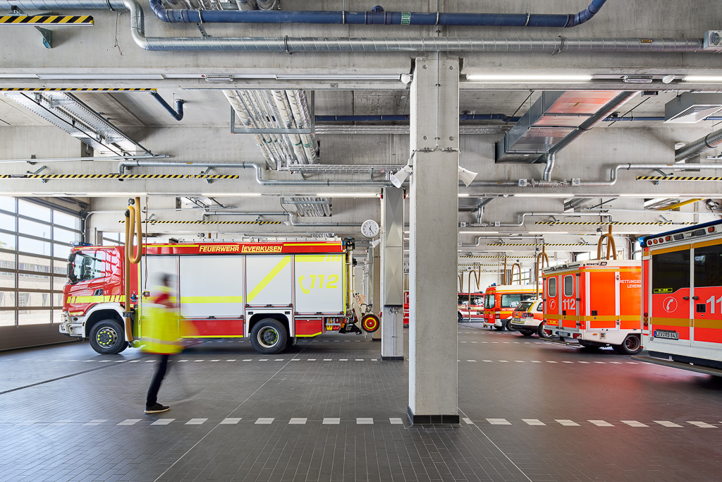 Feuerwache Leverkusen für Supergelb Architekten fotografiert von Architekturfotograf Annika Feuss aus Köln