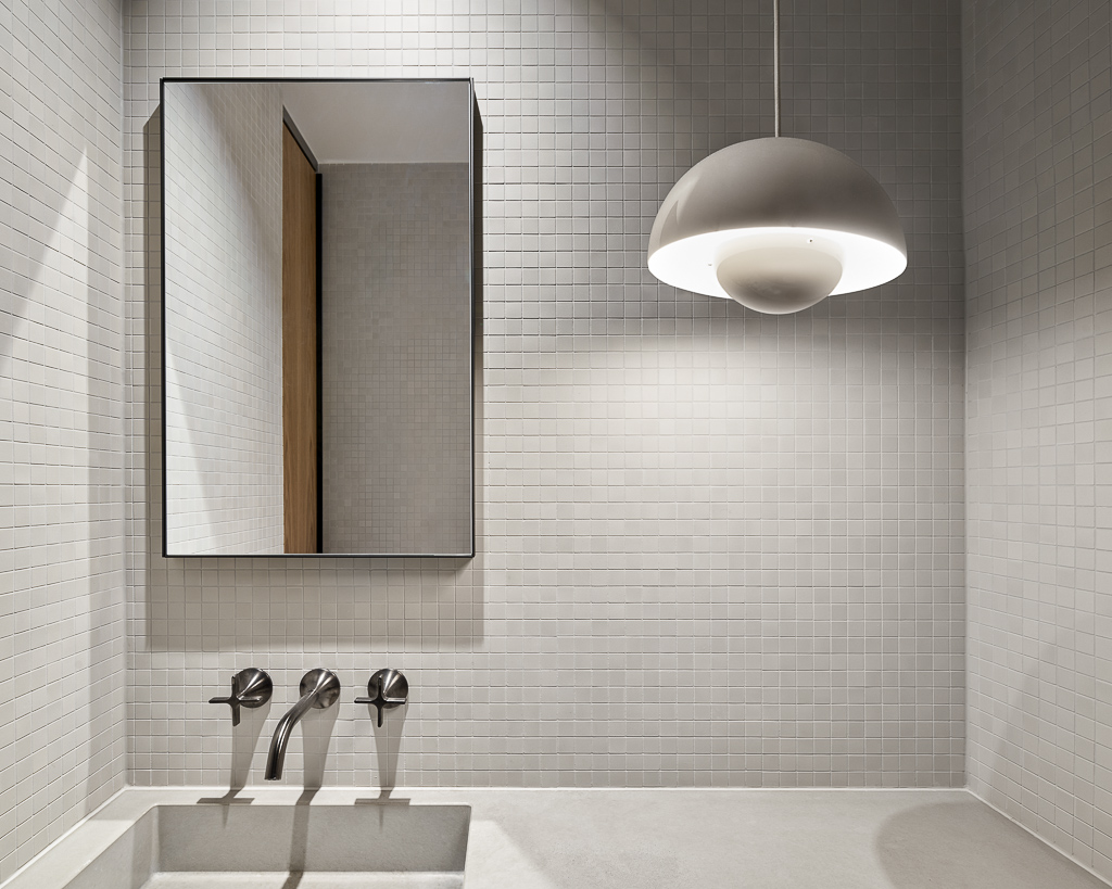 Haus Bruno Lambart in Düsseldorf / Badezimmer fotografiert von Architekturfotograf Annika Feuss aus Köln