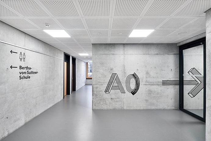 Schule mit Leitsystem von L2M3, Architekturfotograf Annika Feuss Köln